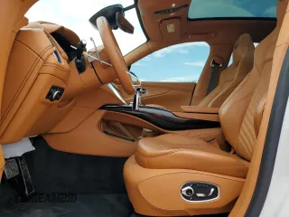2023 Aston Martin DBX 707 z VIN SD7VUJBW4PTV06800, wystawiony jako Copart lot #79056214 z przebiegiem 6575 mil mil oraz Nie do naprawy. Historia ofert i sprzedaży dostępna na DreamBid. Obrazek 7.