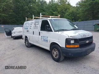 2008 Chevrolet Express Cargo Van with VIN 1GCGG25C081134618, listed as a IAAI auction lot 40370785 with 139,207 mi miles. Bid and sale history available at carsss.com. Image 1.