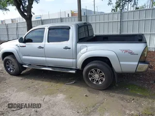 2005 Toyota Tacoma PreRunner z VIN 3TMJU62N15M003398, wystawiony jako IAAI lot #42490056 z przebiegiem 246 125 mil mil oraz . Historia ofert i sprzedaży dostępna na DreamBid. Obrazek 14.