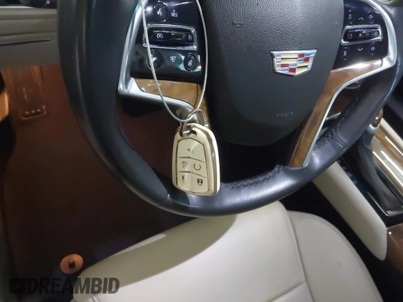 2018 Cadillac XTS Luxury z VIN 2G61M5S38J9156679, wystawiony jako IAAI lot #41574733 z przebiegiem 65 637 mil mil oraz . Historia ofert i sprzedaży dostępna na DreamBid. Obrazek 11.
