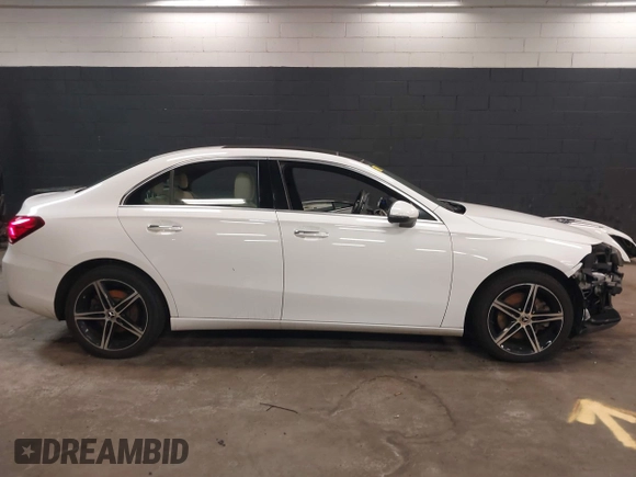 2021 Mercedes-Benz A 220 z VIN W1K3G4FB4MJ305001, wystawiony jako IAAI lot #41755631 z przebiegiem 74 322 mil mil oraz . Historia ofert i sprzedaży dostępna na DreamBid. Obrazek 14.
