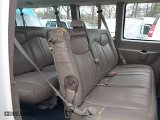 2004 Chevrolet Express Passenger with VIN 1GAHG39U841164031, listed as a IAAI auction lot 41687122 with 1 mi miles. Bid and sale history available at carsss.com. Image 8.