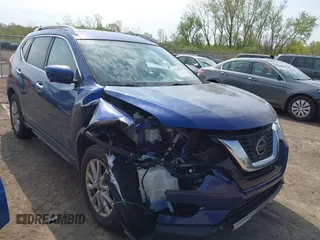 2018 Nissan Rogue SV z VIN KNMAT2MV4JP545642, wystawiony jako IAAI lot #42128345 z przebiegiem 133 212 mil mil oraz . Historia ofert i sprzedaży dostępna na DreamBid. Obrazek 1.