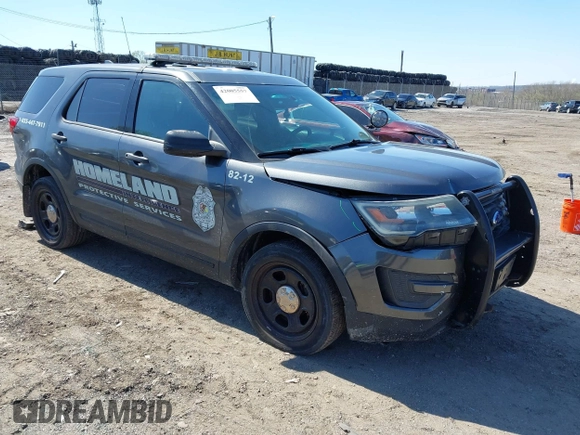 2016 Ford Utility Police Interceptor with VIN 1FM5K8AR2GGA62704, listed as a IAAI auction lot 42005557 with 123,661 mi miles. Bid and sale history available at carsss.com. Image 1.