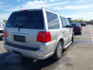 2006 Lincoln Navigator Luxury with VIN 5LMFU28516LJ13630, listed as a IAAI auction lot 42003960 with 139,505 mi miles. Bid and sale history available at carsss.com. Image 4.