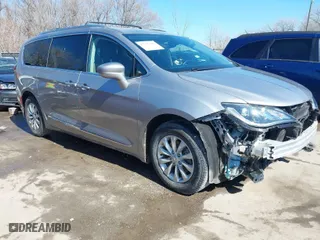 2018 Chrysler Pacifica Touring L with VIN 2C4RC1BG7JR119069, listed as a IAAI auction lot 41625349 with 132,862 mi miles. Bid and sale history available at carsss.com. Image 1.