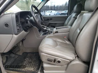 2004 Chevrolet Suburban Z71 with VIN 3GNFK16ZX4G186588, listed as a Copart auction lot 45890635 with 240,898 mi miles and Clean Title. Bid and sale history available at carsss.com. Image 7.