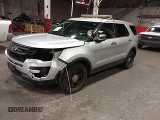 2016 Ford Police Interceptor Utility z VIN 1FM5K8AR2GGC06039, wystawiony jako IAAI lot #41640964 z przebiegiem 85 915 mil mil oraz . Historia ofert i sprzedaży dostępna na DreamBid. Obrazek 17.