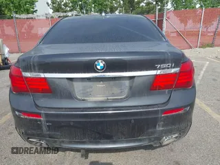 2013 BMW 7 Series 750i z VIN WBAYA8C57DC996601, wystawiony jako IAAI lot #42497017 z przebiegiem 137 222 mil mil oraz . Historia ofert i sprzedaży dostępna na DreamBid. Obrazek 12.