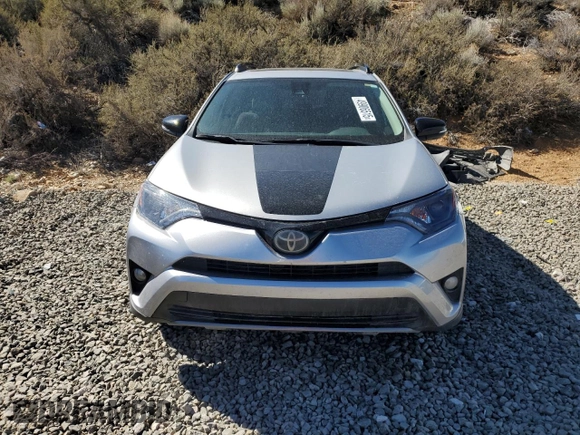 2018 Toyota RAV4 XLE with VIN 2T3RFREV0JW802429, listed as a Copart auction lot 49906515 with 53,544 mi miles and Salvage Title. Bid and sale history available at DreamBid. Image 5.