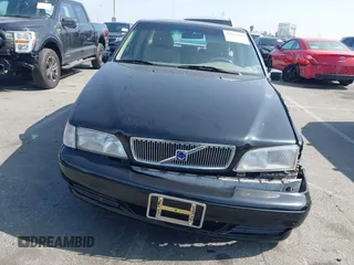 2000 Volvo S70 с VIN YV1LS56D1Y2662615, выставлен на аукционе IAAI как лот 41622599 с пробегом 269 328 миль миль и . История ставок и продаж доступна на DreamBid. Изображение 12.