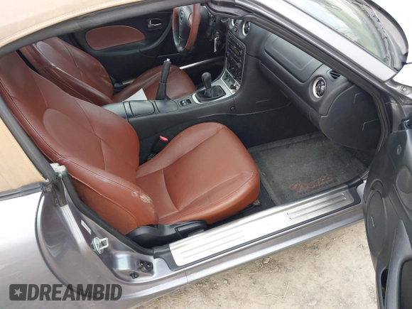 2002 Mazda MX-5 Miata Cloth z VIN JM1NB353X20227591, wystawiony jako IAAI lot #42066430 z przebiegiem 79 585 mil mil oraz . Historia ofert i sprzedaży dostępna na DreamBid. Obrazek 8.