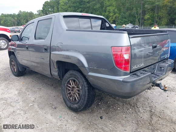 2010 Honda Ridgeline RT with VIN 5FPYK1F28AB010815, listed as a IAAI auction lot 40405105 with 275,762 mi miles. Bid and sale history available at carsss.com. Image 3.