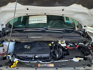 2017 Ford Escape SE z VIN 1FMCU0GD4HUB05330, wystawiony jako IAAI lot #42396863 z przebiegiem 66 420 mil mil oraz . Historia ofert i sprzedaży dostępna na DreamBid. Obrazek 13.