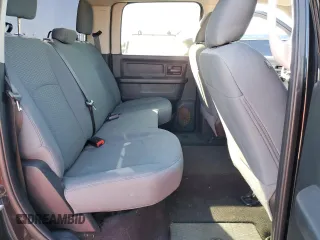 2018 Ram 1500 Tradesman z VIN 1C6RR7ST7JS102633, wystawiony jako Copart lot #72438884 z przebiegiem 84 725 mil mil oraz Szkoda całkowita • Salvage title. Historia ofert i sprzedaży dostępna na DreamBid. Obrazek 10.