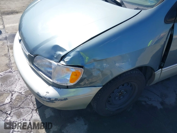 1999 Toyota Sienna LE with VIN 4T3ZF13C5XU099020, listed as a IAAI auction lot 41709287 with 206,884 mi miles. Bid and sale history available at carsss.com. Image 6.