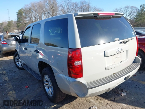 2009 Chevrolet Tahoe Police z VIN 1GNEC03009R163269, wystawiony jako IAAI lot #41500347 z przebiegiem 174 609 mil mil oraz . Historia ofert i sprzedaży dostępna na DreamBid. Obrazek 3.