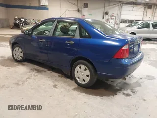 2006 Ford Focus S z VIN 1FAFP34N66W232191, wystawiony jako IAAI lot #42319916 z przebiegiem 51 438 mil mil oraz . Historia ofert i sprzedaży dostępna na DreamBid. Obrazek 3.