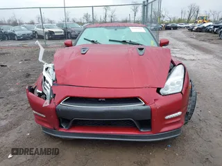 2015 Nissan GT-R Premium z VIN JN1AR5EFXFM280227, wystawiony jako IAAI lot #41920650 z przebiegiem 79 140 mil mil oraz . Historia ofert i sprzedaży dostępna na DreamBid. Obrazek 13.