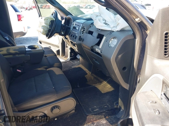 2006 Ford F-150 XL with VIN 1FTRF14546NA32933, listed as a IAAI auction lot 41275788 with 190,018 mi miles. Bid and sale history available at carsss.com. Image 5.