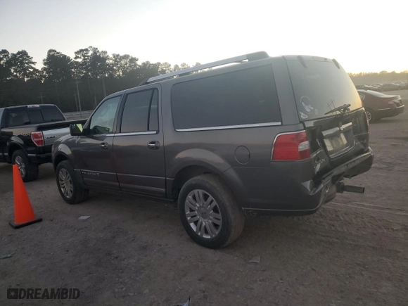 2013 Lincoln Navigator L with VIN 5LMJJ3H59DEL00625, listed as a Copart auction lot 81787254 with 117,893 mi miles and Salvage Title. Bid and sale history available at carsss.com. Image 2.