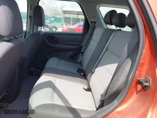 2007 Ford Escape XLS with VIN 1FMYU02Z27KA04600, listed as a IAAI auction lot 42059639 with 141,296 mi miles. Bid and sale history available at carsss.com. Image 8.