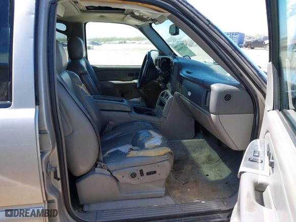2004 Chevrolet Tahoe LT with VIN 1GNEC13Z94R203331, listed as a IAAI auction lot 41799844 with 266,669 mi miles. Bid and sale history available at carsss.com. Image 5.