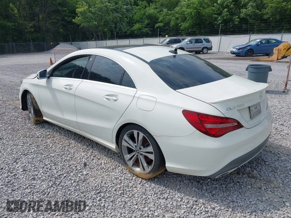 2018 Mercedes-Benz CLA 250 z VIN WDDSJ4EB0JN606657, wystawiony jako IAAI lot #42440570 z przebiegiem 123 978 mil mil oraz . Historia ofert i sprzedaży dostępna na DreamBid. Obrazek 3.
