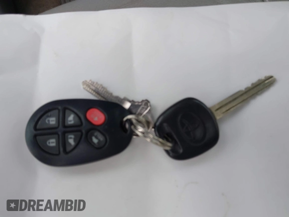 2011 Toyota Sienna XLE AAS z VIN 5TDYK3DC0BS062372, wystawiony jako IAAI lot #42257069 z przebiegiem 195 698 mil mil oraz . Historia ofert i sprzedaży dostępna na DreamBid. Obrazek 11.