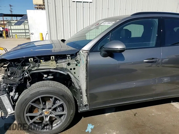 2024 Porsche Cayenne z VIN WP1AA2AY0RDA11814, wystawiony jako Copart lot #45279905 z przebiegiem 4 497 mil mil oraz Szkoda całkowita • Salvage title. Historia ofert i sprzedaży dostępna na DreamBid. Obrazek 15.