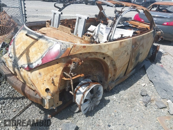 2009 Volkswagen Beetle S z VIN 3VWRF31Y49M409959, wystawiony jako IAAI lot #39724767 z przebiegiem Nie podano mil oraz . Historia ofert i sprzedaży dostępna na DreamBid. Obrazek 4.