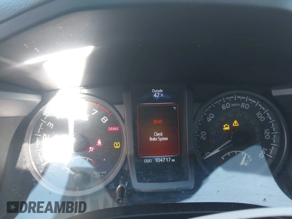 2018 Toyota Tacoma SR with VIN 5TFCZ5AN3JX151479, listed as a IAAI auction lot 41428376 with 104,717 mi miles. Bid and sale history available at carsss.com. Image 7.