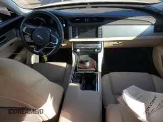2018 Jaguar XF 25t Prestige with VIN SAJBE4FX7JCY56550, listed as a Copart auction lot 88754595 with 6,211 mi miles and Salvage Title. Bid and sale history available at carsss.com. Image 8.