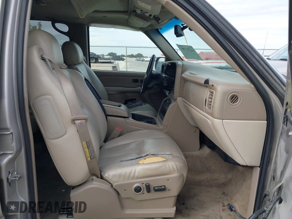 2004 Chevrolet Suburban LT with VIN 1GNEC16Z94J240907, listed as a IAAI auction lot 41331786 with 148,246 mi miles. Bid and sale history available at carsss.com. Image 5.