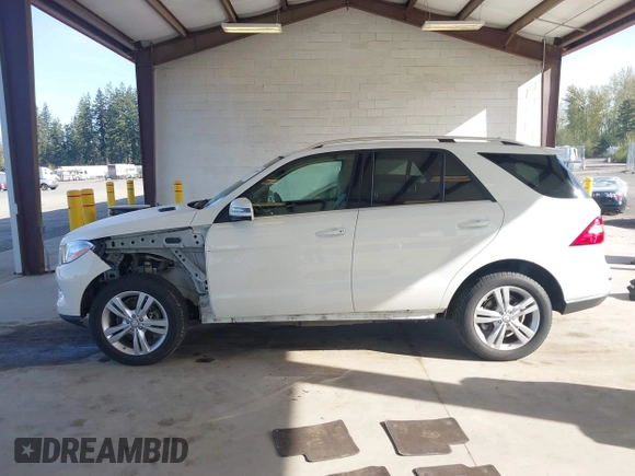 2012 Mercedes-Benz M ML 350 with VIN 4JGDA5HB1CA013738, listed as a IAAI auction lot 42024949 with 81,124 mi miles. Bid and sale history available at carsss.com. Image 15.
