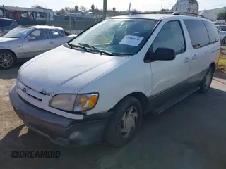 2001 Toyota Sienna LE with VIN 4T3ZF13CX1U327083, listed as a IAAI auction lot 41588036 with 220,064 mi miles. Bid and sale history available at carsss.com. Image 2.