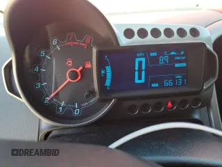 2012 Chevrolet Sonic LT z VIN 1G1JD5SH4C4144200, wystawiony jako Copart lot #48829645 z przebiegiem 66 131 mil mil oraz Szkoda całkowita • Salvage title. Historia ofert i sprzedaży dostępna na DreamBid. Obrazek 9.