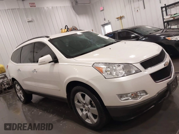 2012 Chevrolet Traverse 1LT z VIN 1GNKRGED5CJ410592, wystawiony jako IAAI lot #41714693 z przebiegiem 108 206 mil mil oraz . Historia ofert i sprzedaży dostępna na DreamBid. Obrazek 14.