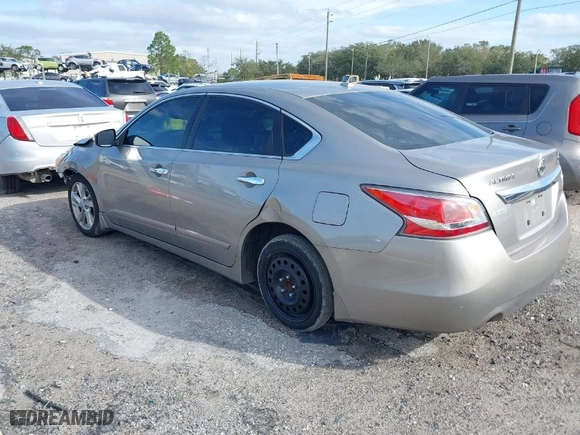 2015 Nissan Altima 2.5 S with VIN 1N4AL3AP6FC116745, listed as a IAAI auction lot 41575189 with 184,088 mi miles. Bid and sale history available at carsss.com. Image 3.