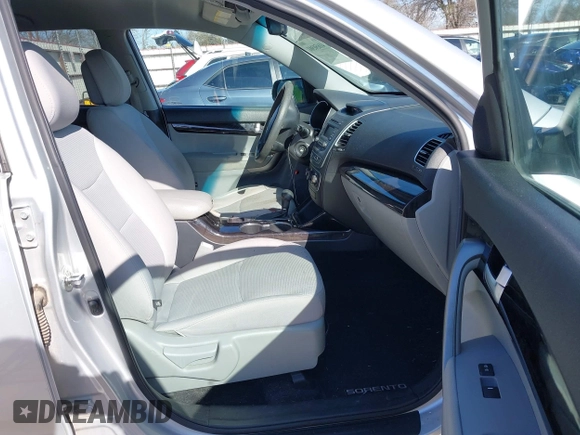 2015 Kia Sorento LX with VIN 5XYKT4A77FG548874, listed as a IAAI auction lot 41650301 with 111,113 mi miles. Bid and sale history available at carsss.com. Image 5.
