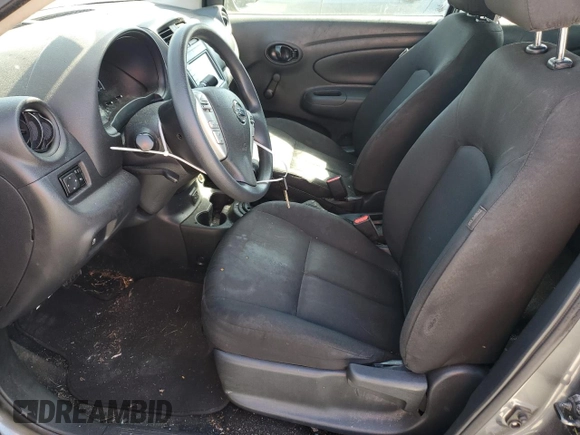 2019 Nissan Versa SV z VIN 3N1CN7AP9KL832688, wystawiony jako Copart lot #50632185 z przebiegiem 79 516 mil mil oraz Szkoda całkowita • Salvage title. Historia ofert i sprzedaży dostępna na DreamBid. Obrazek 7.