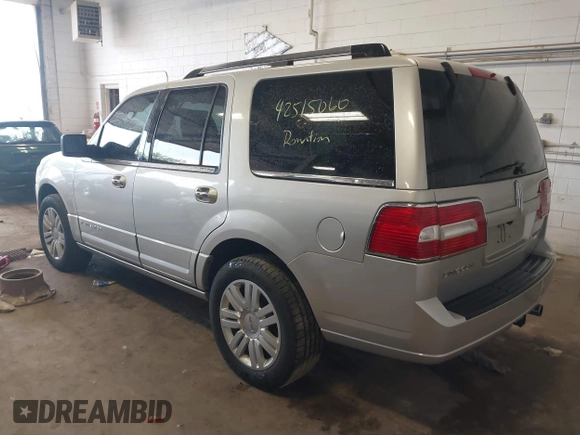 2007 Lincoln Navigator z VIN 5LMFU28547LJ18998, wystawiony jako IAAI lot #42515060 z przebiegiem 209 814 mil mil oraz . Historia ofert i sprzedaży dostępna na DreamBid. Obrazek 3.