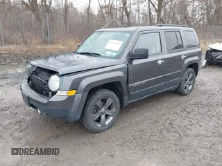 2015 Jeep Patriot High Altitude z VIN 1C4NJRFB8FD177204, wystawiony jako IAAI lot #41972407 z przebiegiem 94 339 mil mil oraz . Historia ofert i sprzedaży dostępna na DreamBid. Obrazek 2.
