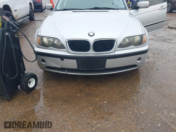 2004 BMW 3 Series 325i with VIN WBAEV33434KR33342, listed as a IAAI auction lot 41567253 with 197,674 mi miles. Bid and sale history available at carsss.com. Image 6.