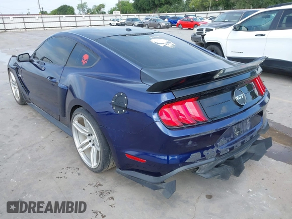 2018 Ford Mustang GT z VIN 1FA6P8CF7J5163016, wystawiony jako IAAI lot #42231330 z przebiegiem 55 810 mil mil oraz . Historia ofert i sprzedaży dostępna na DreamBid. Obrazek 3.