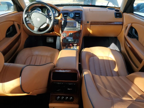 2006 Maserati Quattroporte z VIN ZAMCE39A860026491, wystawiony jako Copart lot #43785435 z przebiegiem 65 168 mil mil oraz Czysty tytuł • Clean title. Historia ofert i sprzedaży dostępna na DreamBid. Obrazek 8.