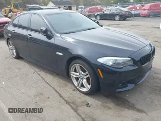 2013 BMW 5 Series 550i xDrive z VIN WBAFU9C51DDY70989, wystawiony jako IAAI lot #42137396 z przebiegiem 124 582 mil mil oraz . Historia ofert i sprzedaży dostępna na DreamBid. Obrazek 1.