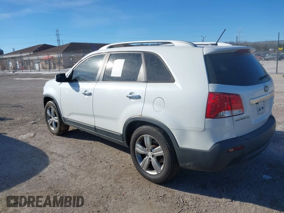 2013 Kia Sorento EX with VIN 5XYKU4A24DG395420, listed as a IAAI auction lot 41424732 with 154,661 mi miles and . Bid and sale history available at carsss.com. Image 3.