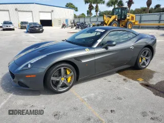 2015 Ferrari California T z VIN ZFF77XJA3F0206563, wystawiony jako Copart lot #73751534 z przebiegiem Nie podano mil oraz Szkody całkowita. Historia ofert i sprzedaży dostępna na DreamBid. Obrazek 1.