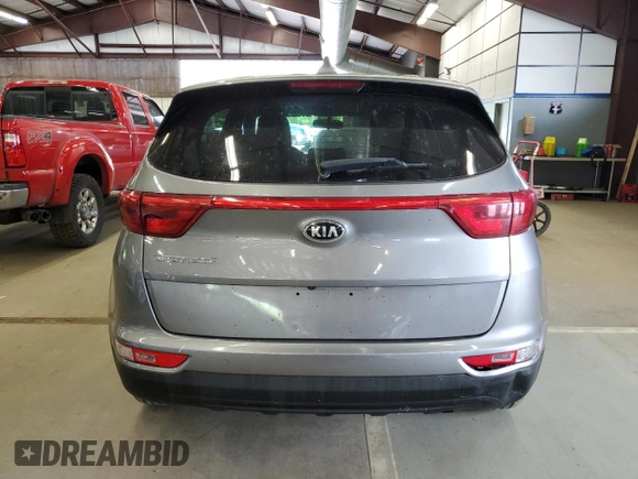 2018 Kia Sportage LX z VIN KNDPMCAC5J7426921, wystawiony jako Copart lot #57848805 z przebiegiem 128 089 mil mil oraz Czysty tytuł • Clean title. Historia ofert i sprzedaży dostępna na DreamBid. Obrazek 6.